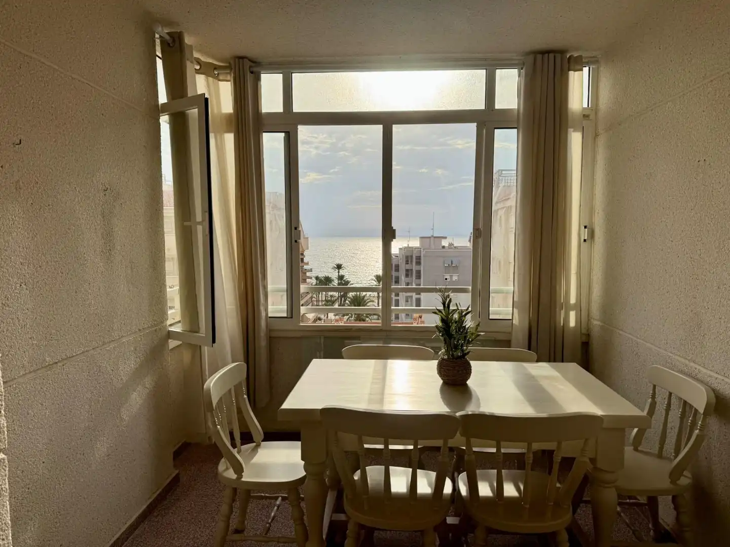 Comedor de Apartamento de alquiler en Elche / Elx con Aire acondicionado, Terraza y Amueblado