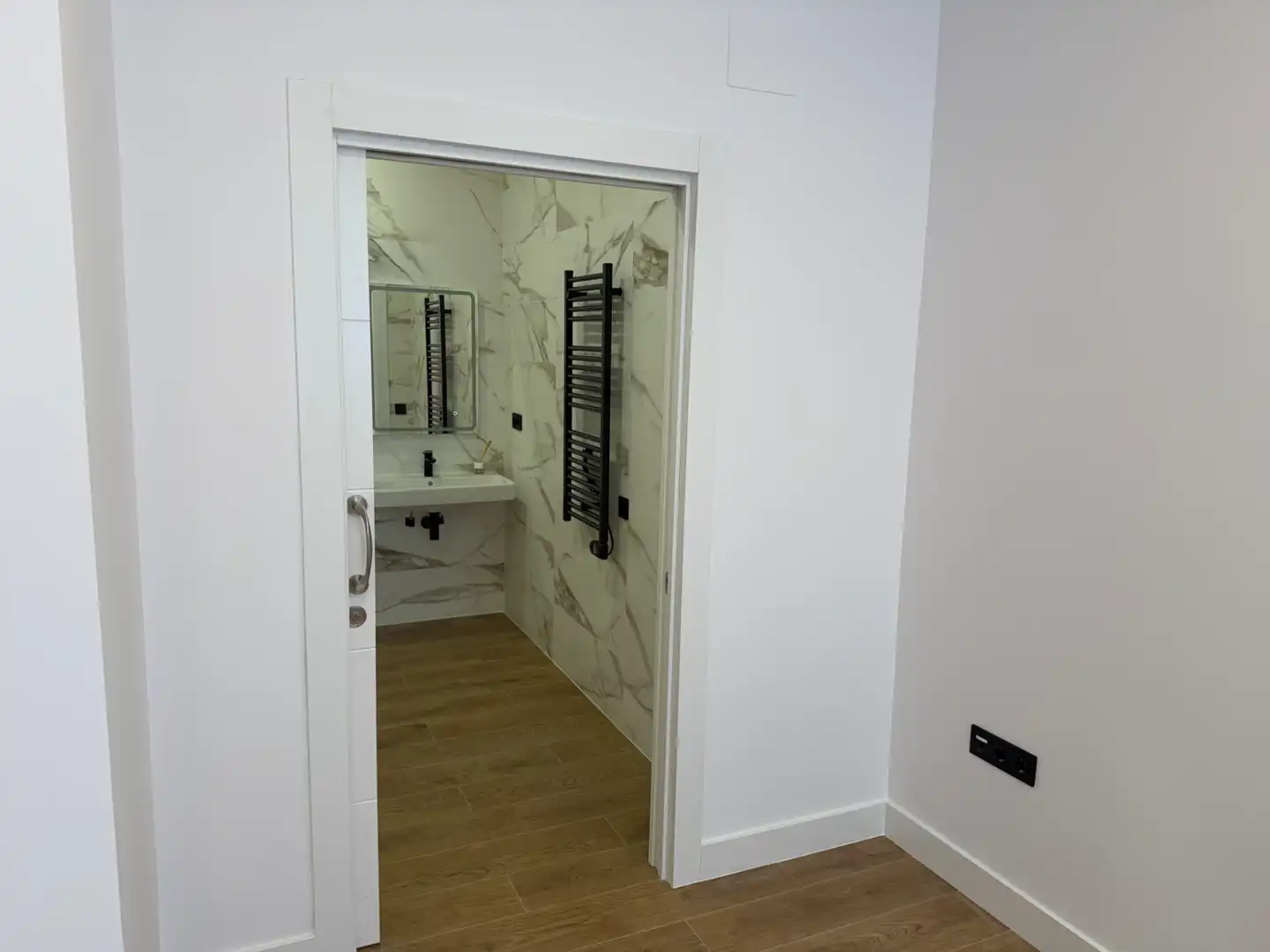 Bany de Apartament en venda en Gijón  amb Calefacció, Forn i Microones