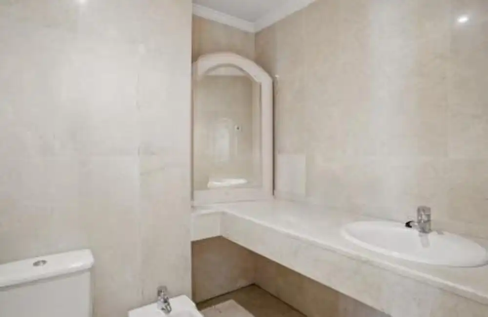 Baño de Planta baja en venta en Marbella con Aire acondicionado, Terraza y Piscina