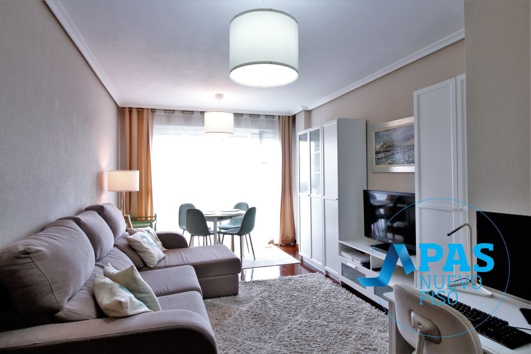 Living room of Flat for sale in Santander  with Heating, Private garden and Parquet flooring