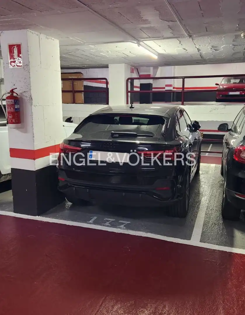 Parkplatz von Wohnung zum Verkauf in Barcelona mit Heizung, Parkett und Möbliert