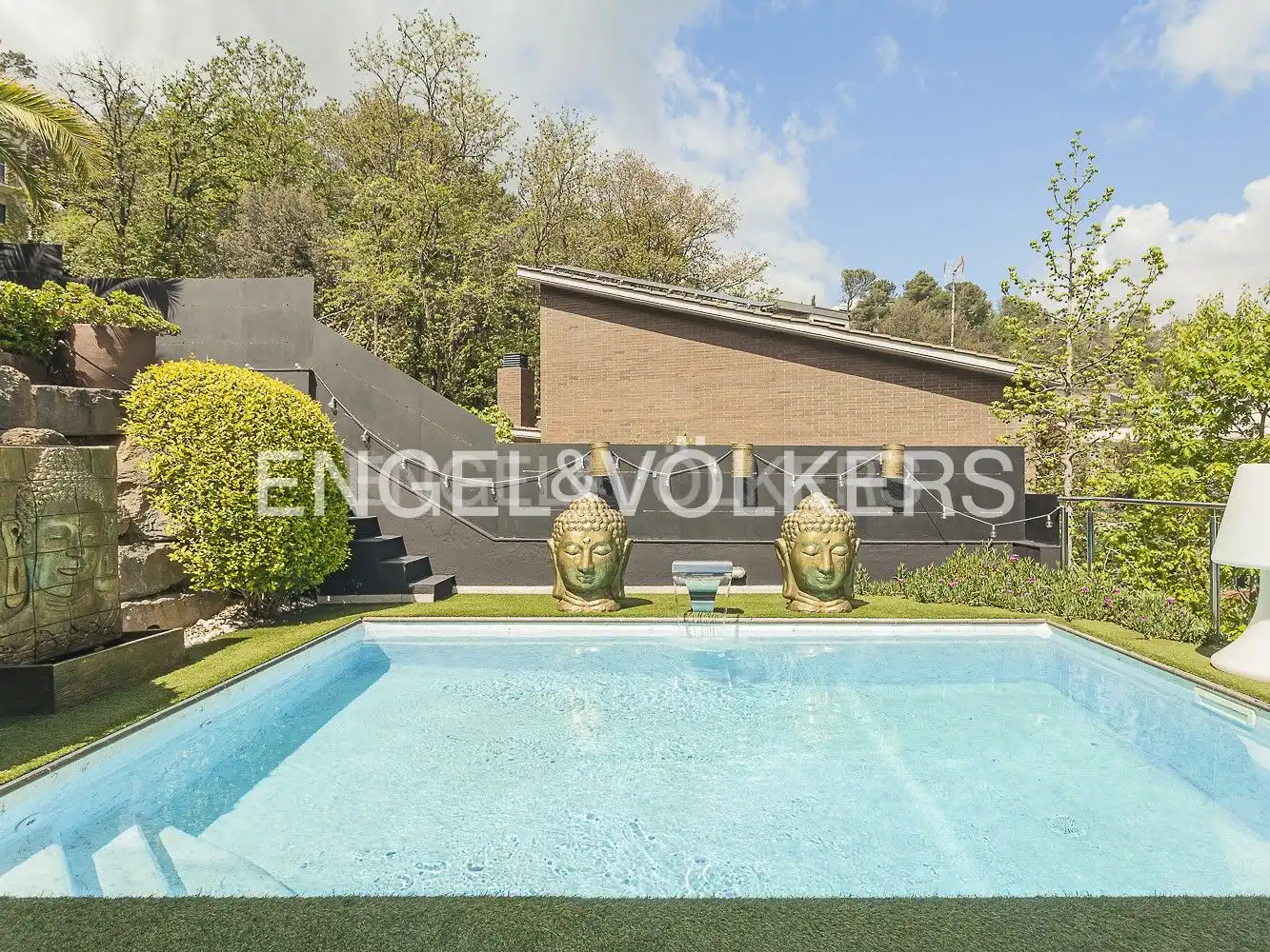 Piscina de Casa o xalet en venda en Sant Cugat del Vallès amb Calefacció, Jardí privat i Parquet