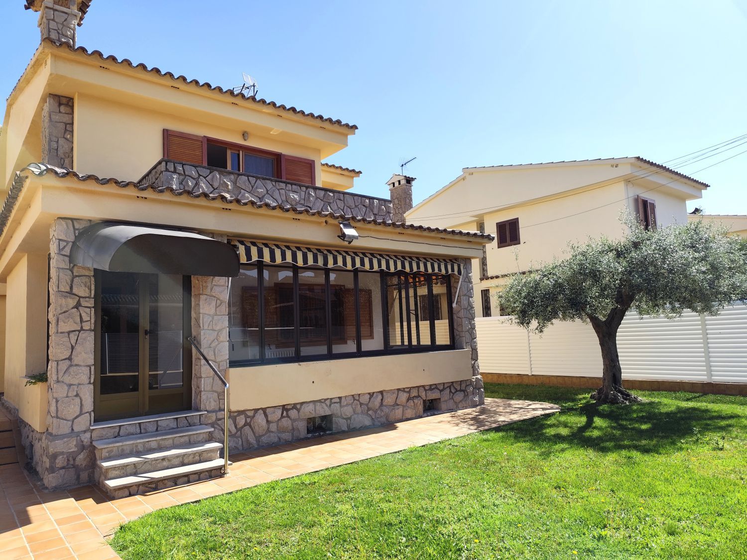 Vista exterior de Casa o xalet en venda en Benicasim / Benicàssim amb Calefacció i Terrassa