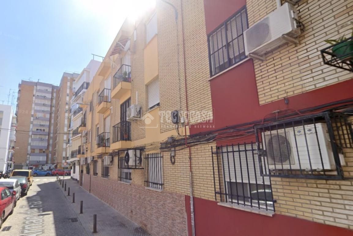 Exterior view of Flat for sale in  Sevilla Capital