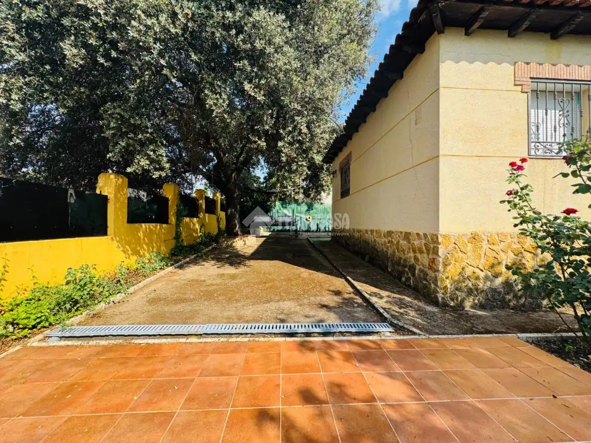 Vista exterior de Casa o xalet en venda en Hormigos amb Aire condicionat, Calefacció i Traster