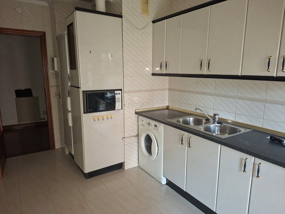 Cocina de Piso en venta en Vitoria - Gasteiz con Calefacción, Parquet y Terraza