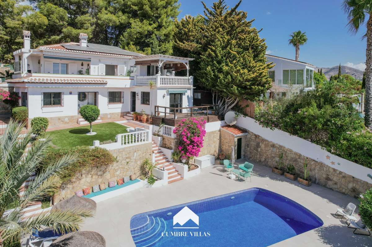 Exterior view of House or chalet for sale in Almuñécar  with Private garden, Terrace and Storage room