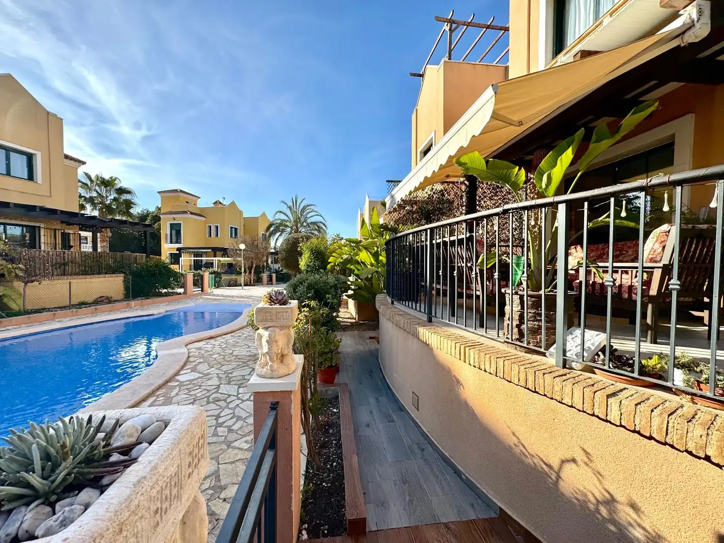 Vista exterior de Casa o xalet de lloguer en Torrevieja amb Aire condicionat, Terrassa i Moblat
