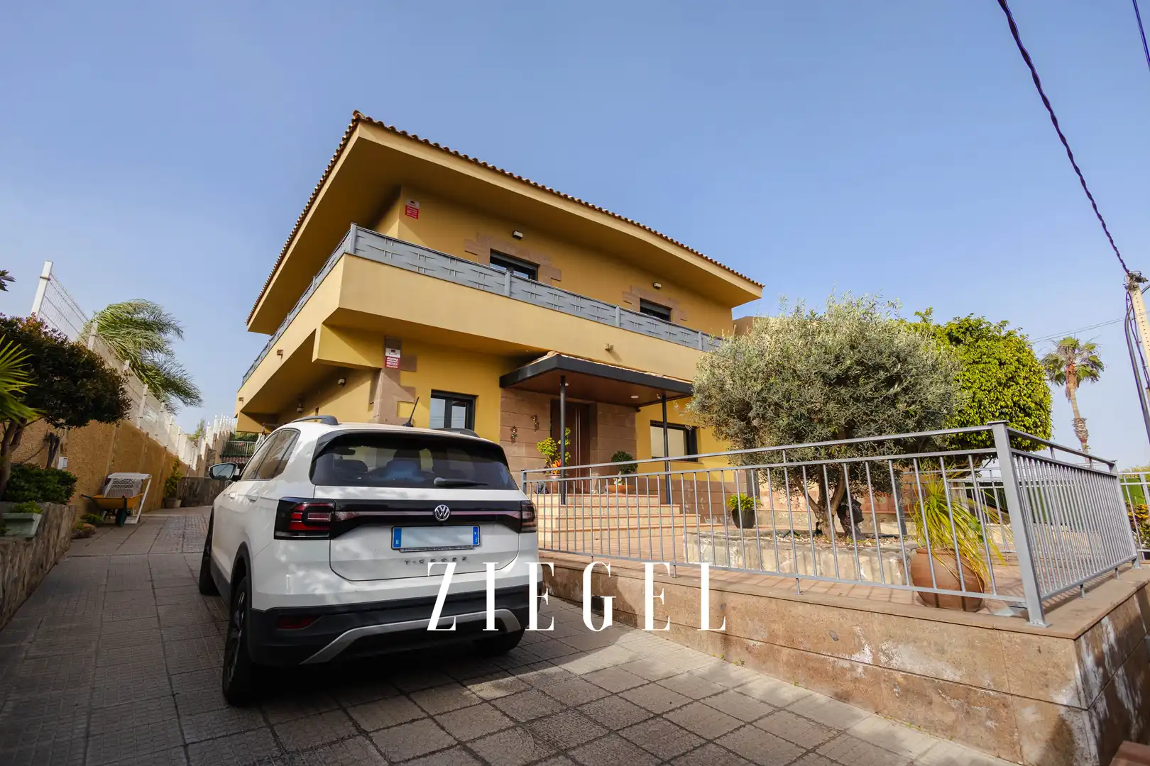 Vista exterior de Casa o xalet en venda en Tacoronte amb Aire condicionat, Jardí privat i Terrassa
