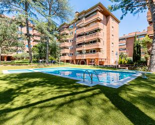Piscina de Apartament en venda en  Barcelona Capital amb Aire condicionat, Calefacció i Parquet