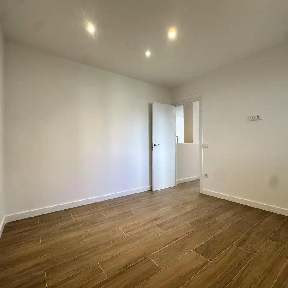 Schlafzimmer von Erdgeschoss zur Miete in Alcobendas mit Heizung