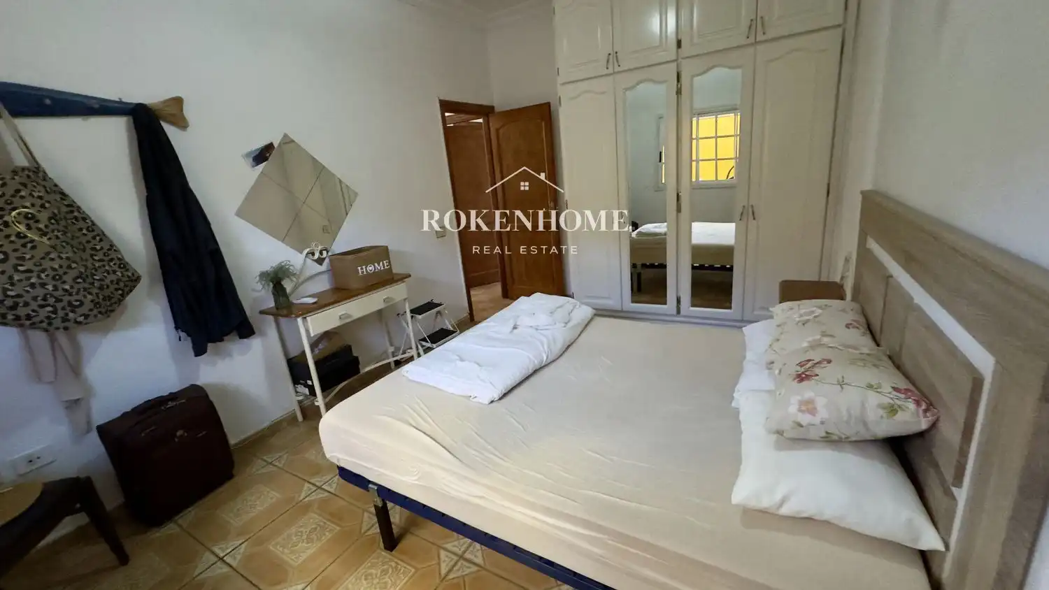 Habitación de Casa adosada en venta en Santiago del Teide con Aire acondicionado, Terraza y Trastero