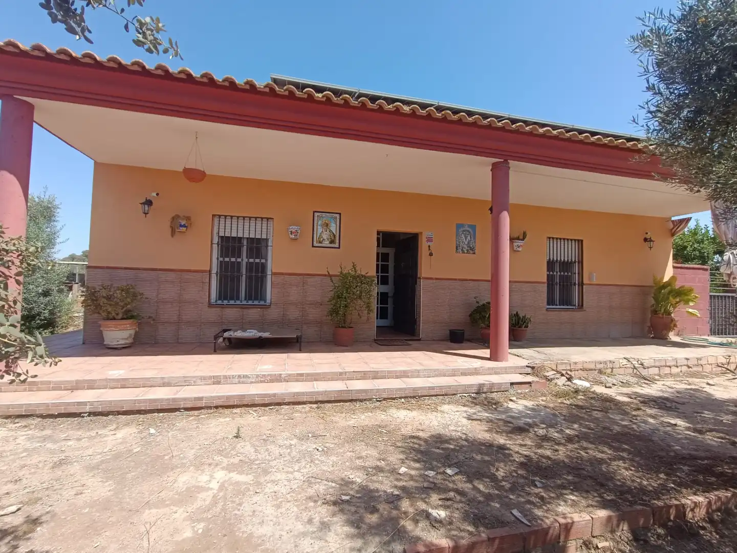 Vista exterior de Casa o chalet en venta en Pilas con Jardín privado y Piscina