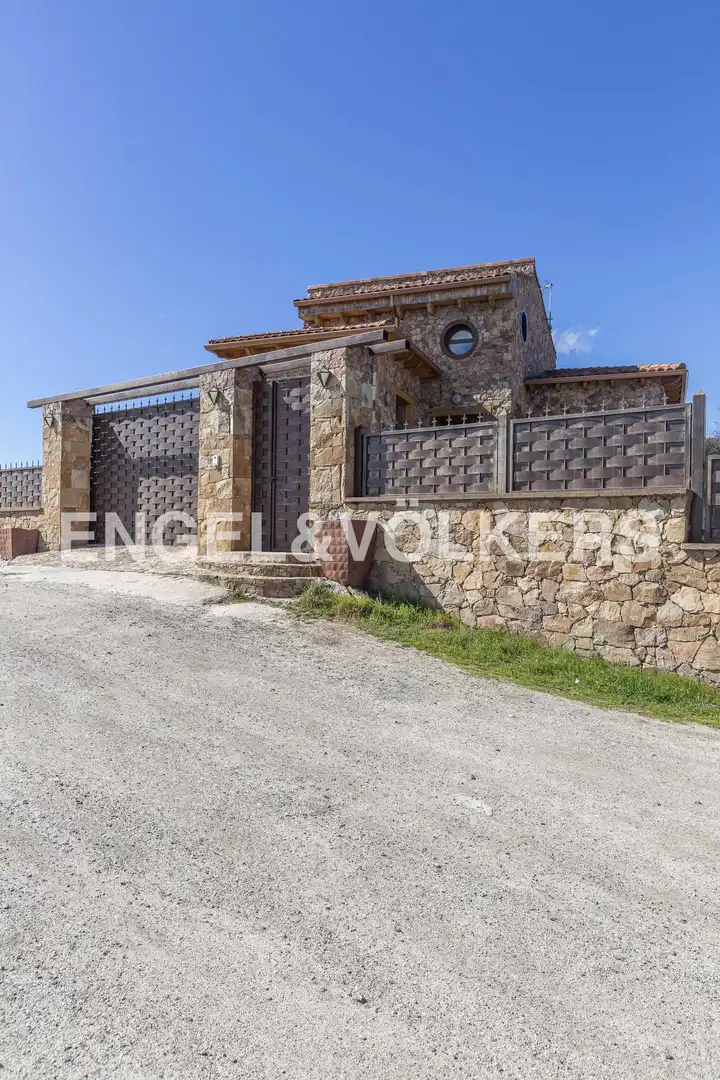 Casa o chalet en venta en El Berrueco con Calefacción, Jardín privado y Terraza