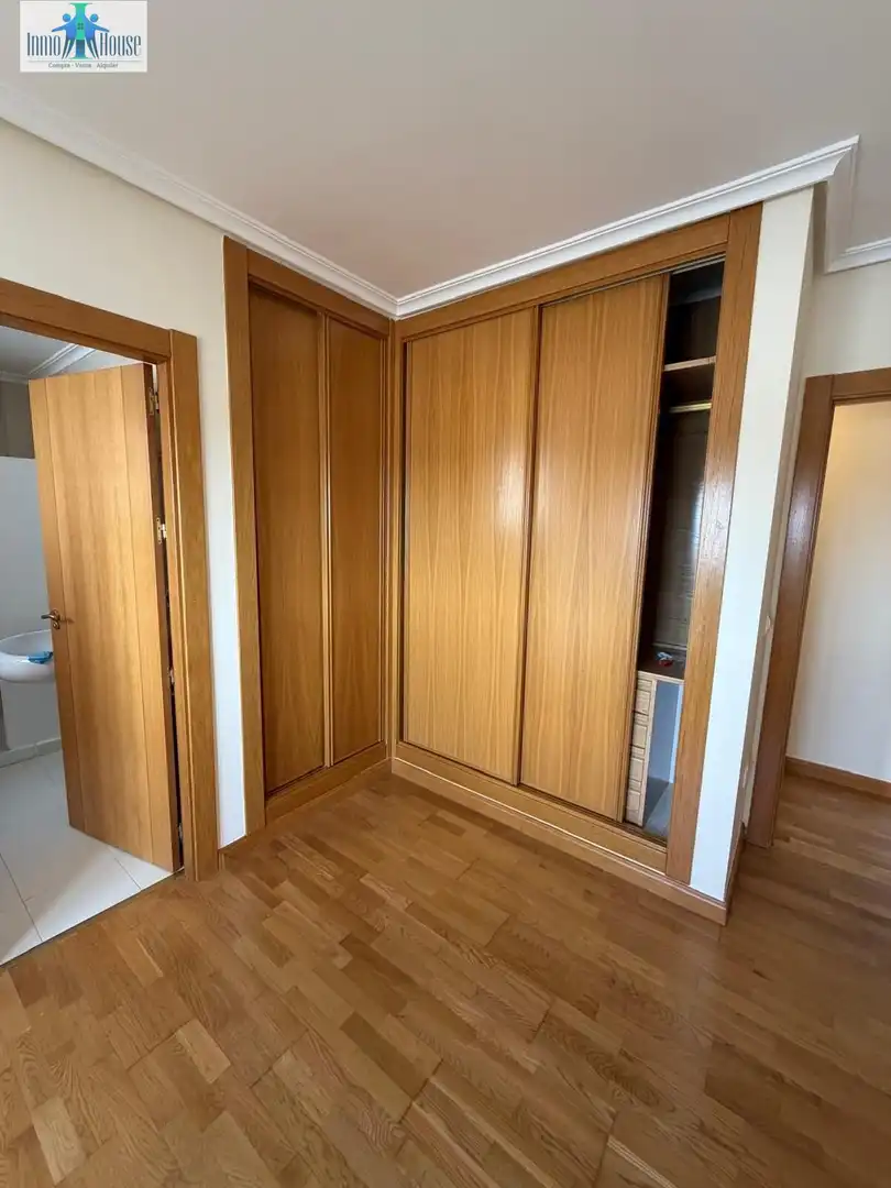 Schlafzimmer von Wohnung zur Miete in Albacete mit Klimaanlage, Heizung und Parkett