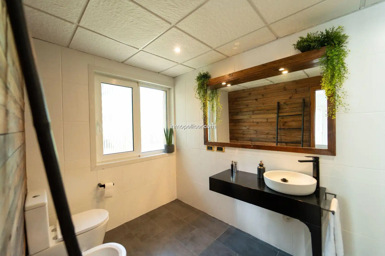 Badezimmer von Haus oder Chalet zum Verkauf in L'Alfàs del Pi mit Klimaanlage, Heizung und Privatgarten