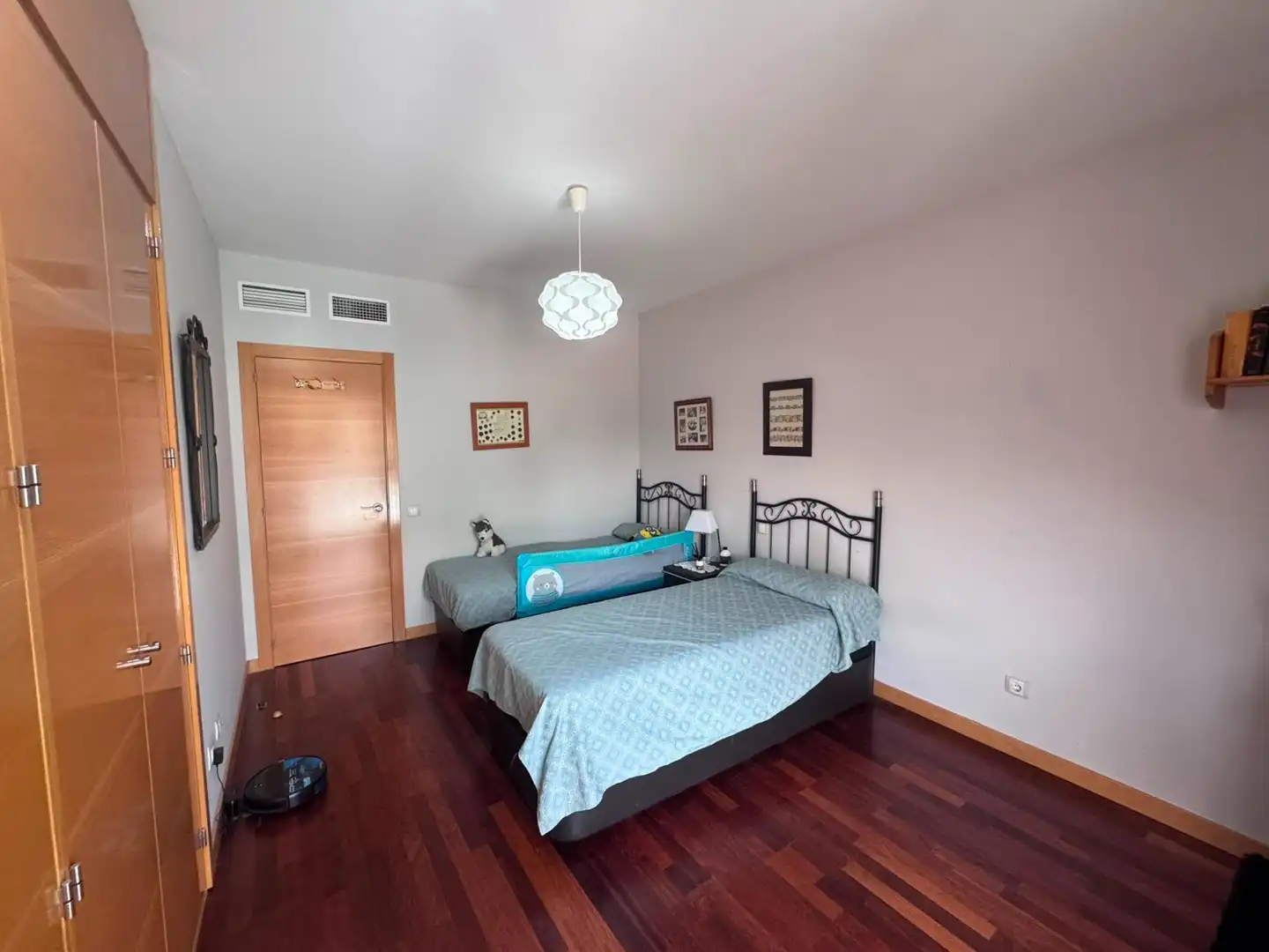 Habitación de Casa adosada en venta en Yebes con Calefacción, Balcón y Piscina comunitaria
