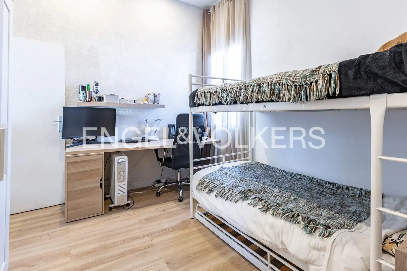 Habitación de Casa adosada en venta en Mataró con Aire acondicionado, Calefacción y Amueblado