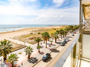 Pis amb piscina en venda a Les Salines - Pla de Sant Pere