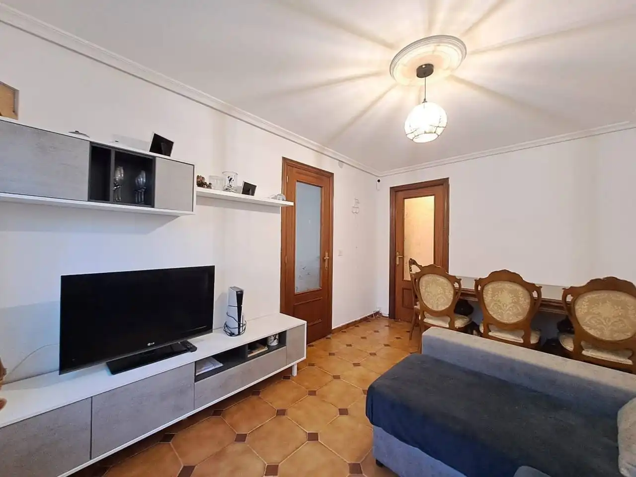Sala d'estar de Casa adosada en venda en Burgos amb Calefacció i Parquet