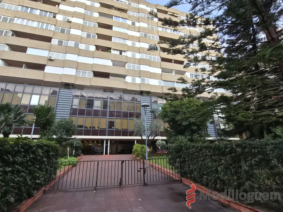 Vista exterior de Oficina de alquiler en Les Corts
