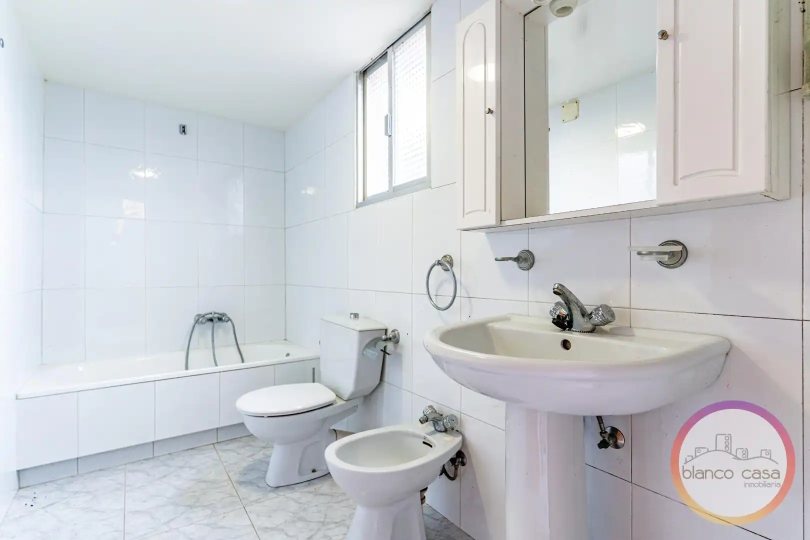 Badezimmer von Haus oder Chalet zum Verkauf in A Laracha   mit Heizung und Möbliert