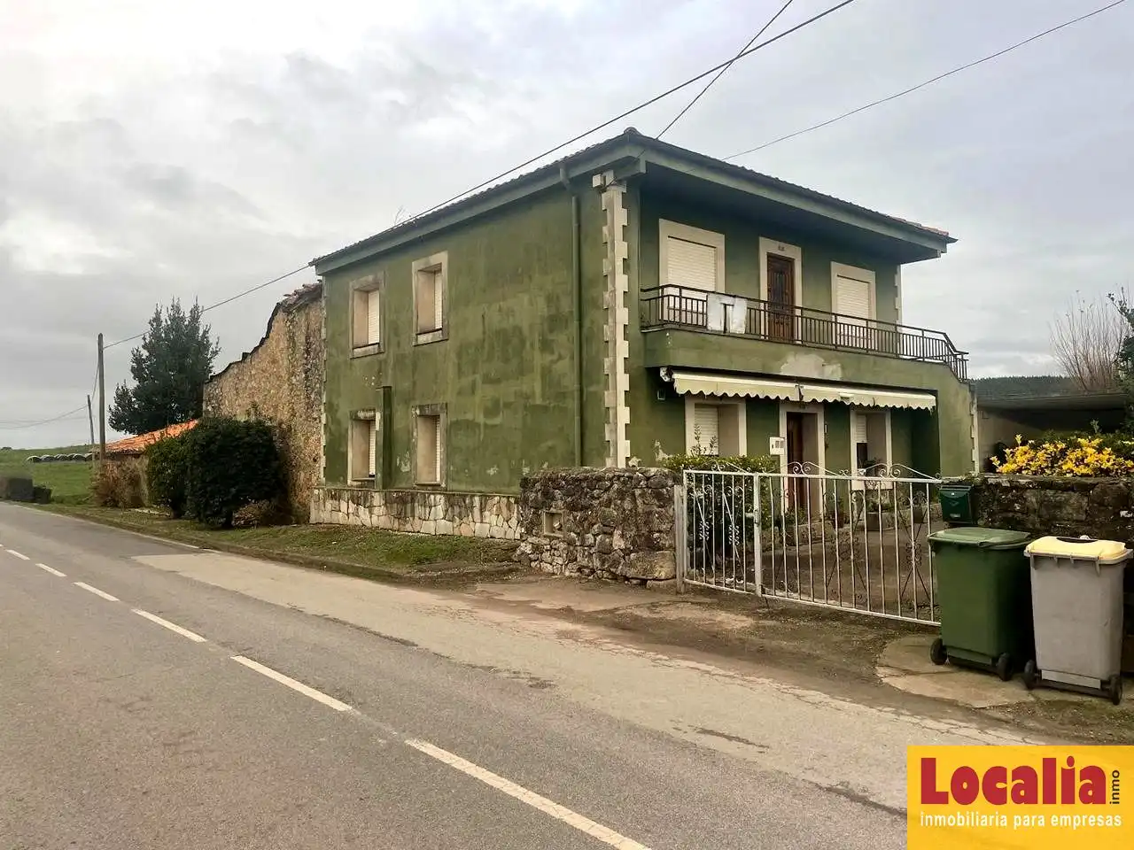 Exterior view of Houses for sale in Torrelavega   with Private garden and Storage room