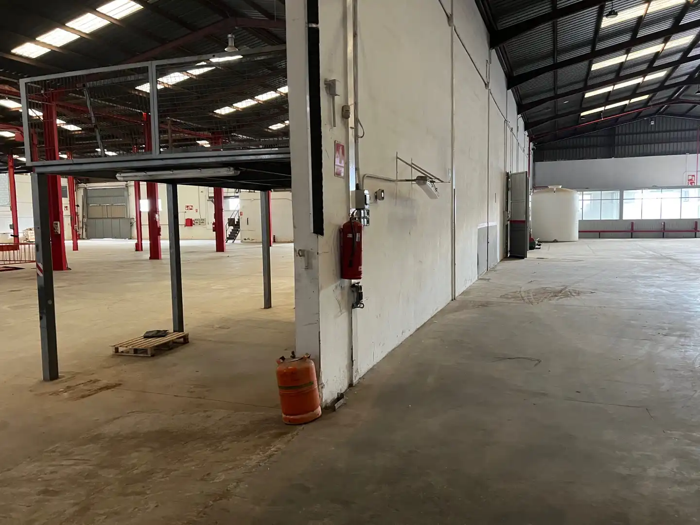 Nau industrial de lloguer en Quart de Poblet amb Alarma