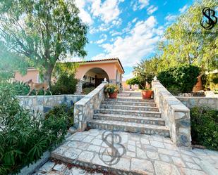 Vista exterior de Casa o xalet en venda en Alicante / Alacant amb Aire condicionat, Terrassa i Piscina