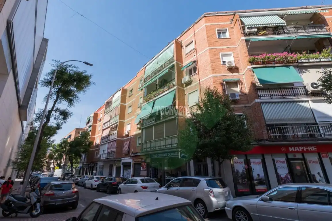 Vista exterior de Piso en venta en Madrid con Calefacción y Terraza