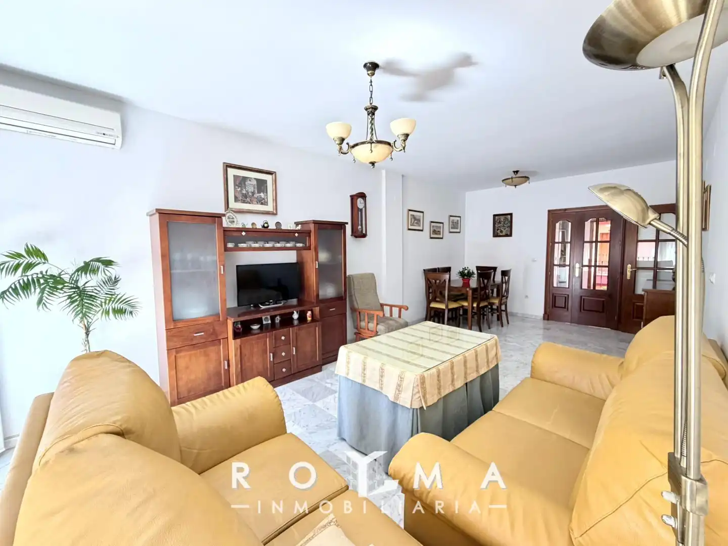 Sala d'estar de Pis en venda en Alcalá de Guadaira amb Aire condicionat i Balcó
