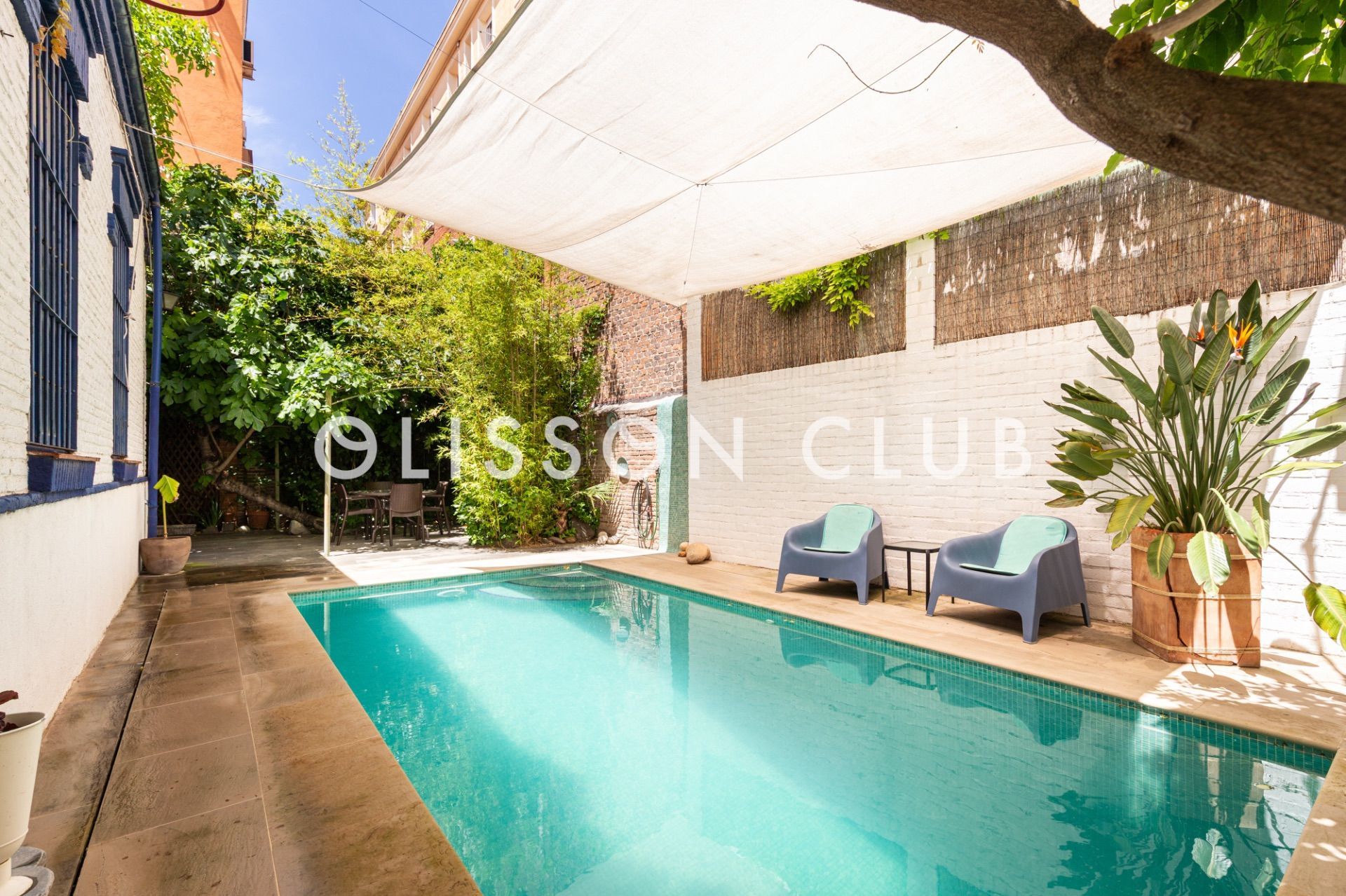 Swimming pool of House or chalet for sale in  Madrid Capital  with Air Conditioner, Heating and Private garden