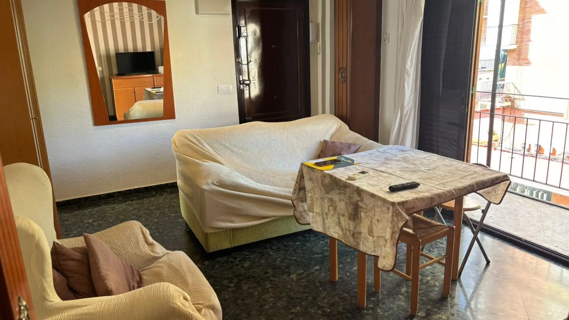 Room in Calle LOZOYA, El Plantinar – Avda. La Paz - El Juncal