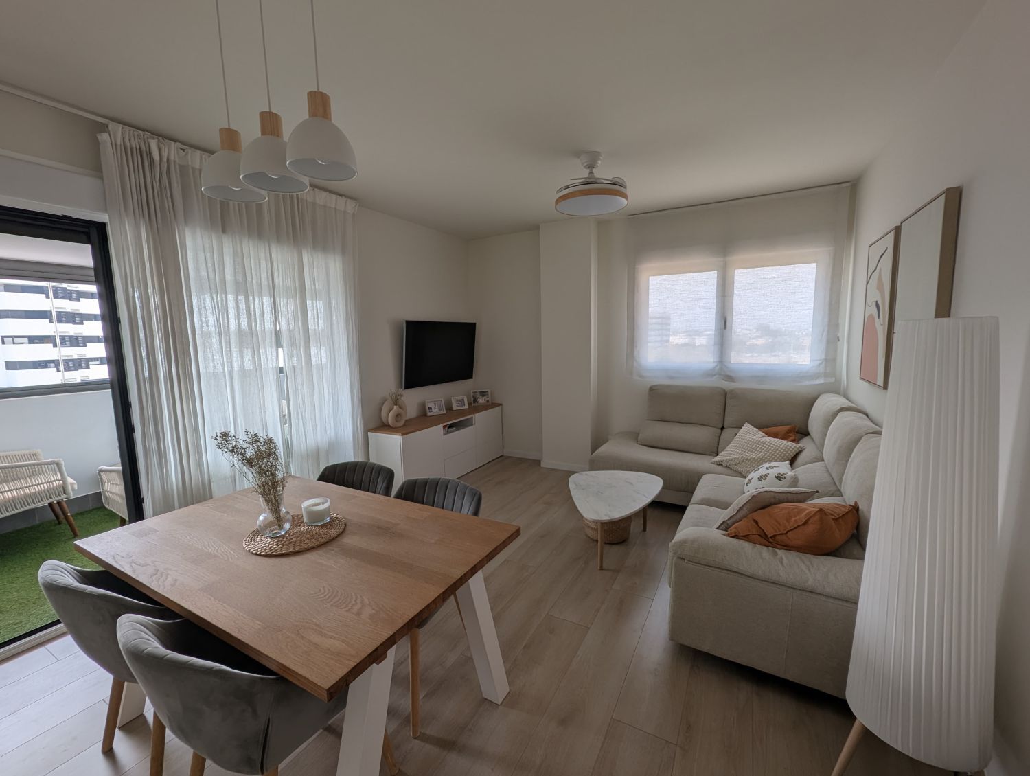 Living room of Flat for sale in  Sevilla Capital  with Air Conditioner, Terrace and Storage room