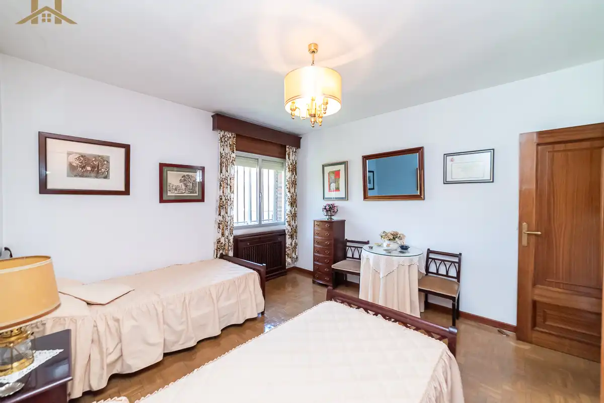 Dormitori de Casa o xalet en venda en Pozuelo de Alarcón amb Calefacció, Jardí privat i Terrassa