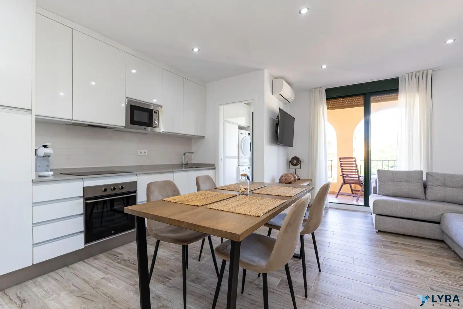 Küche von Wohnungen zum Verkauf in Zahara de los Atunes mit Klimaanlage, Privatgarten und Parkett