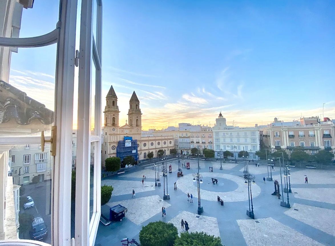 Vista exterior de Apartamento de alquiler en  Cádiz Capital con Aire acondicionado, Calefacción y Jardín privado