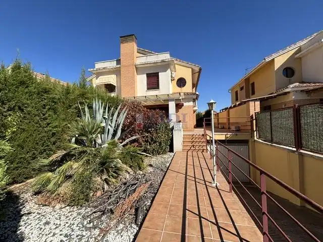 Doppelhaushälfte zum Verkauf in Valdepeñas