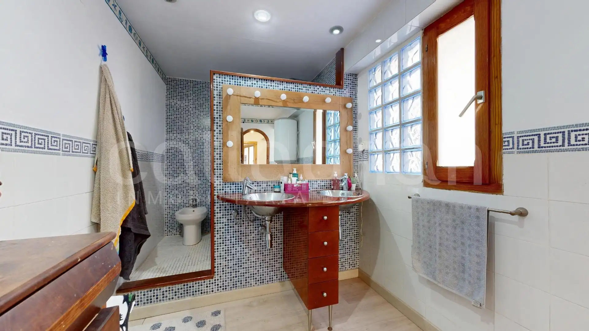 Badezimmer von Wohnung zum Verkauf in Rocafort mit Balkon
