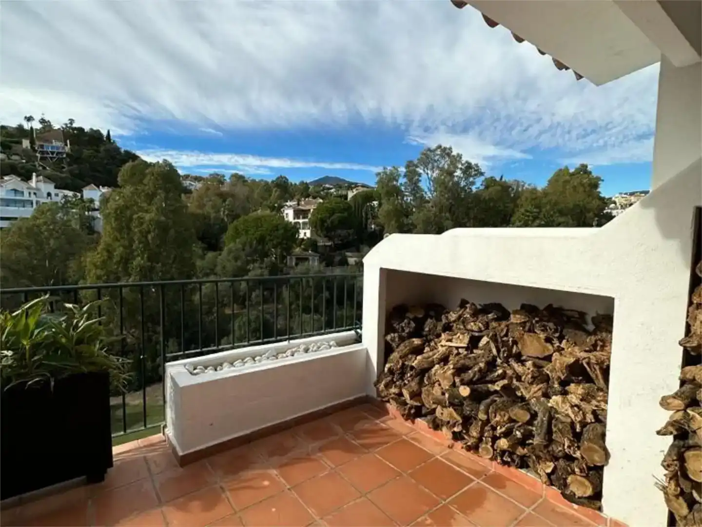 Terrassa de Casa adosada en venda en Benahavís amb Aire condicionat i Balcó