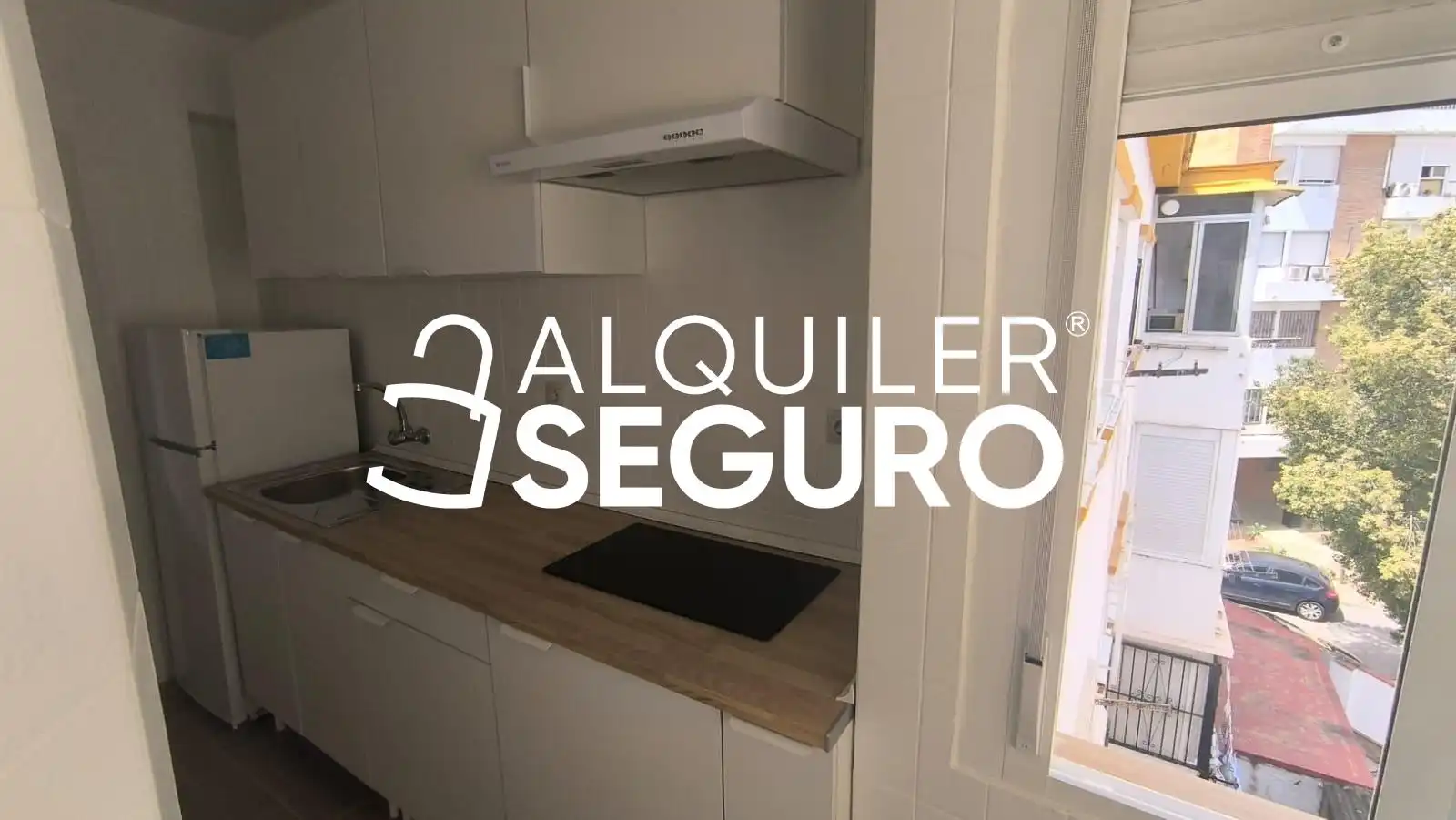 Cuina de Pis de lloguer en Sevilla amb Aire condicionat