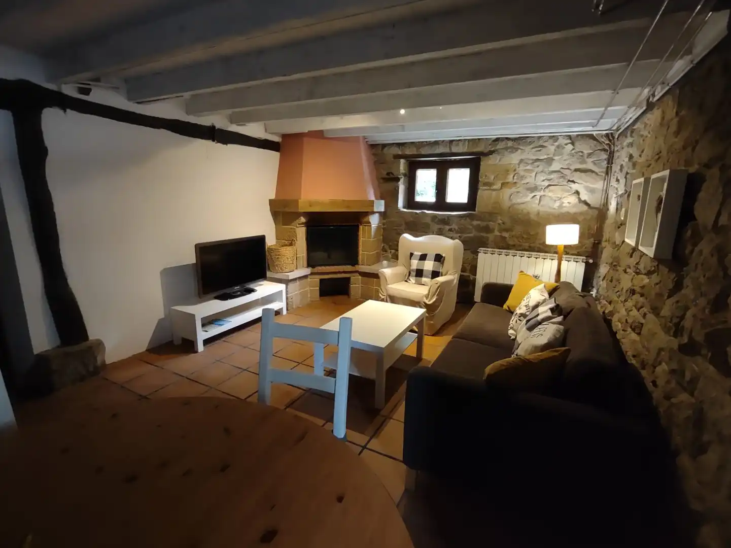 Sala d'estar de Casa adosada de lloguer en Riotuerto amb Calefacció, Jardí privat i Parquet