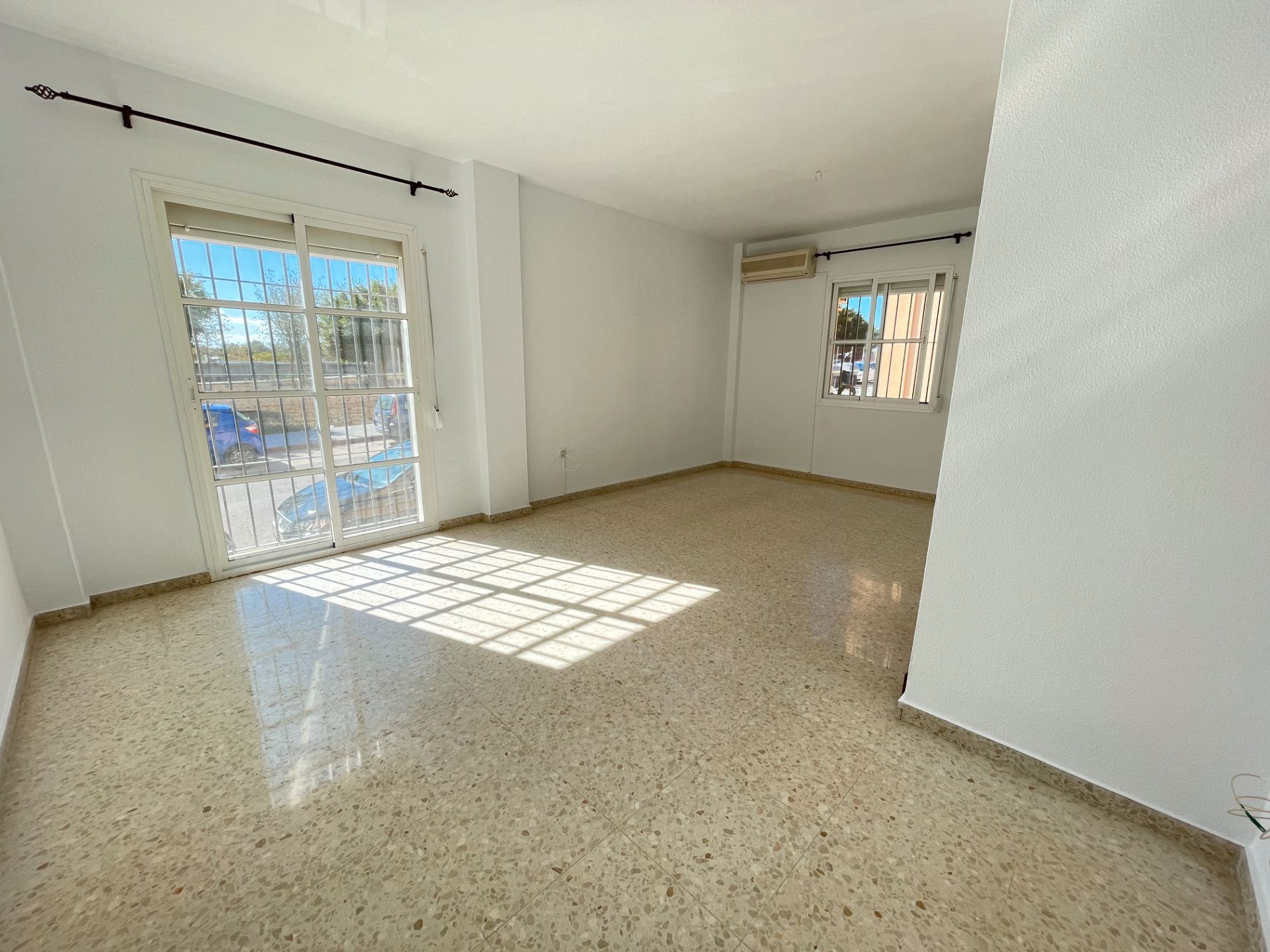 Vista exterior de Casa adosada de alquiler en San Fernando con Lavadora y Microondas