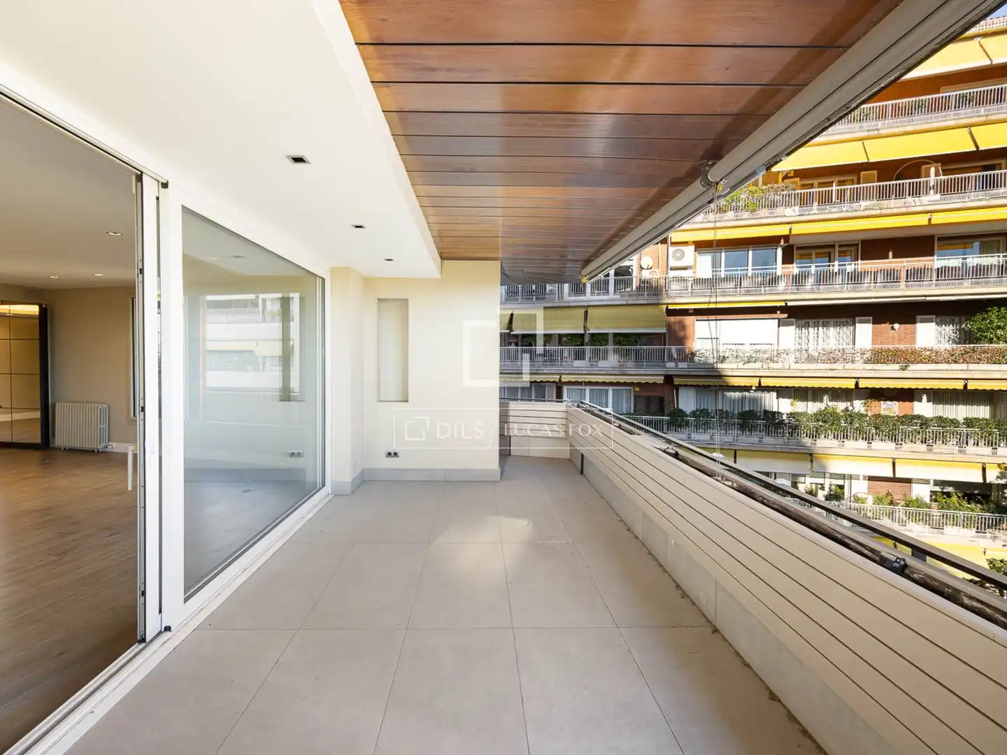Terrasse von Wohnung zum Verkauf in Barcelona mit Klimaanlage, Heizung und Parkett