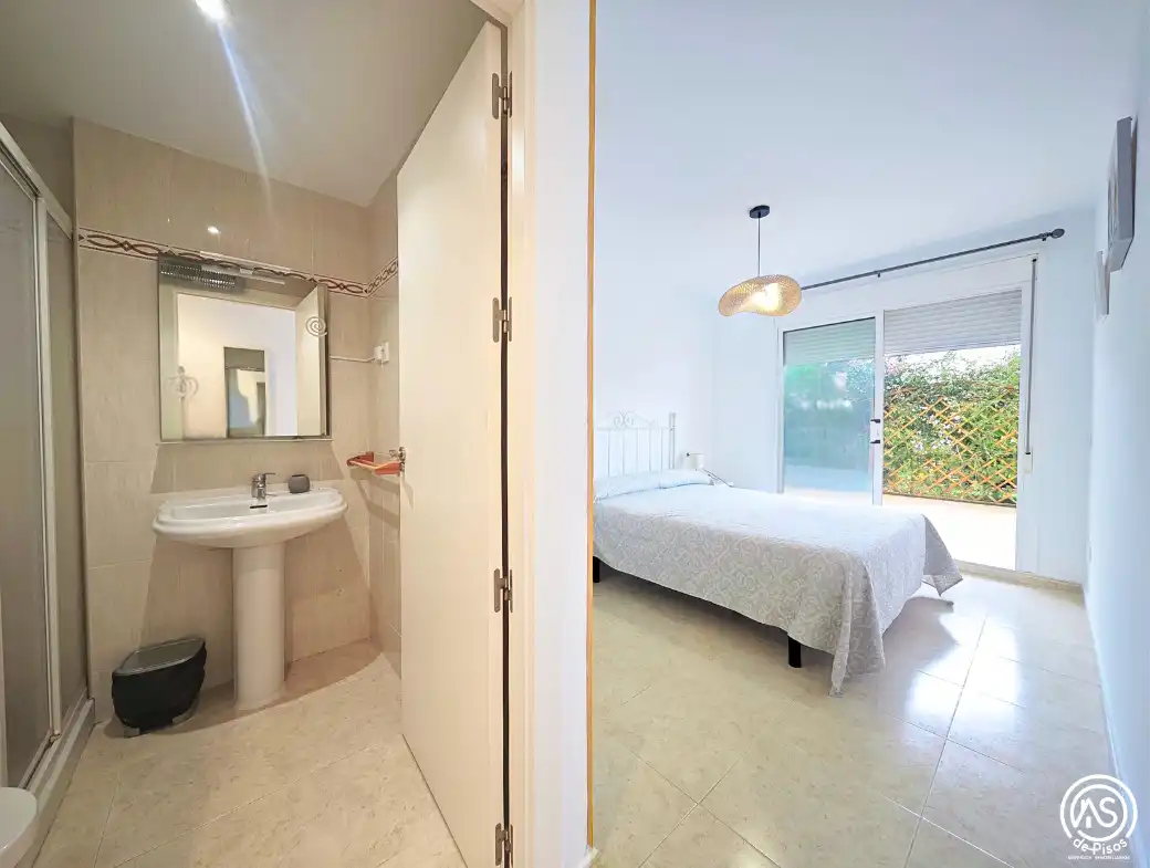 Dormitori de Apartament de lloguer en Mont-roig del Camp amb Aire condicionat, Calefacció i Jardí privat
