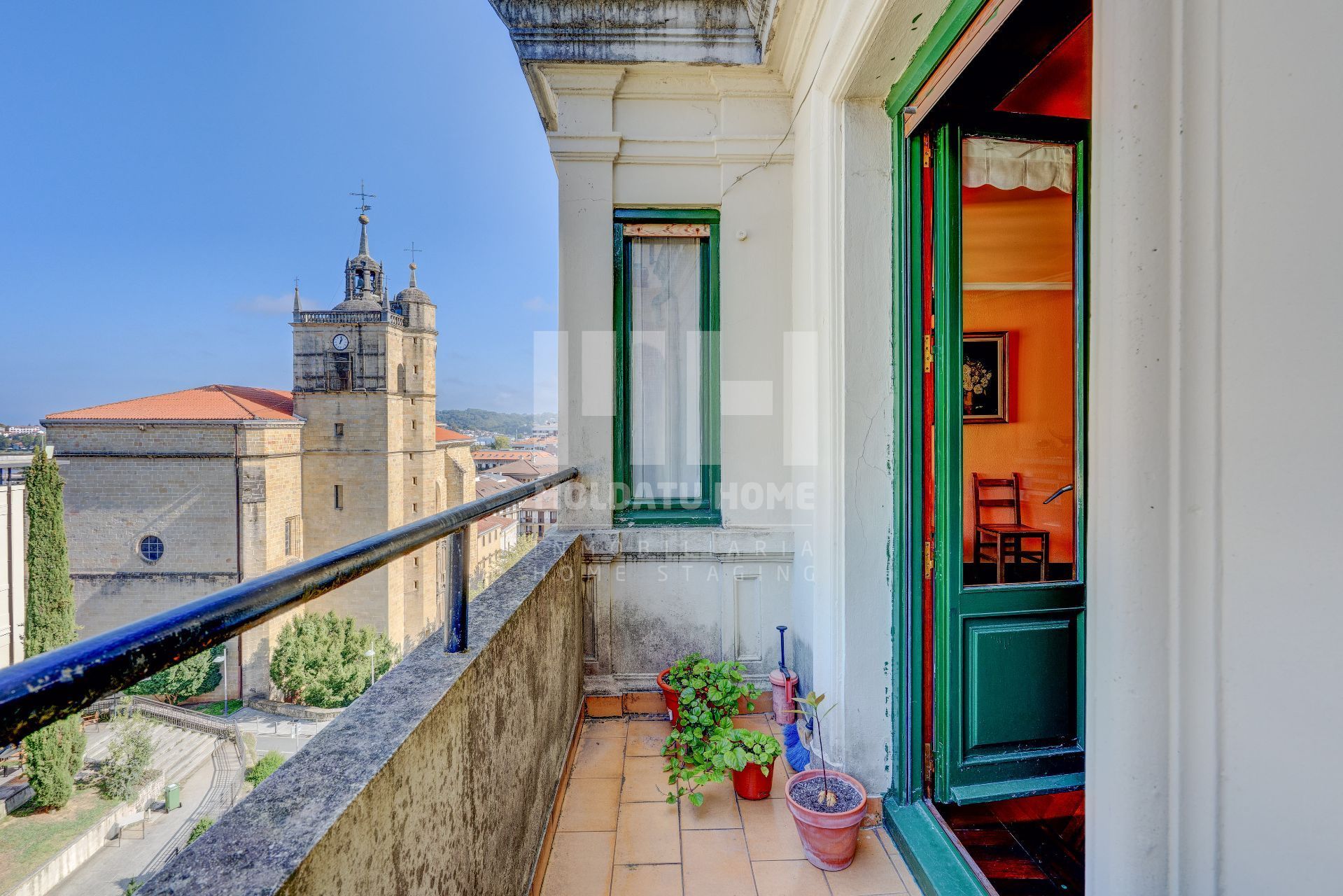 Terrassa de Pis en venda en Irun  amb Calefacció, Traster i Moblat