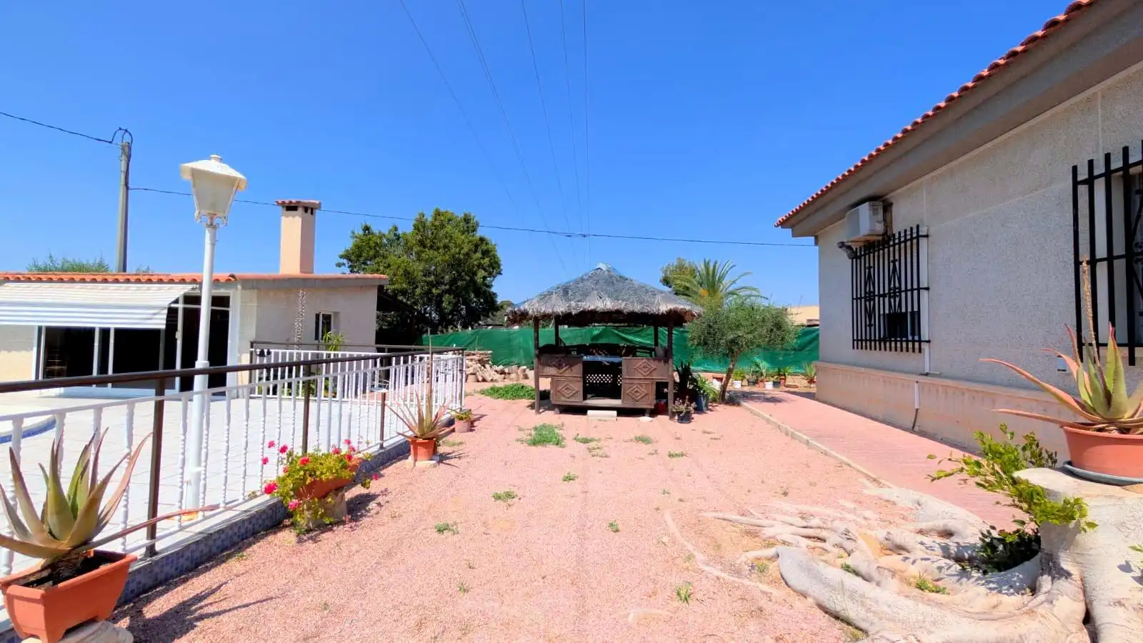 Vista exterior de Casa o xalet en venda en Elche / Elx amb Aire condicionat, Calefacció i Jardí privat