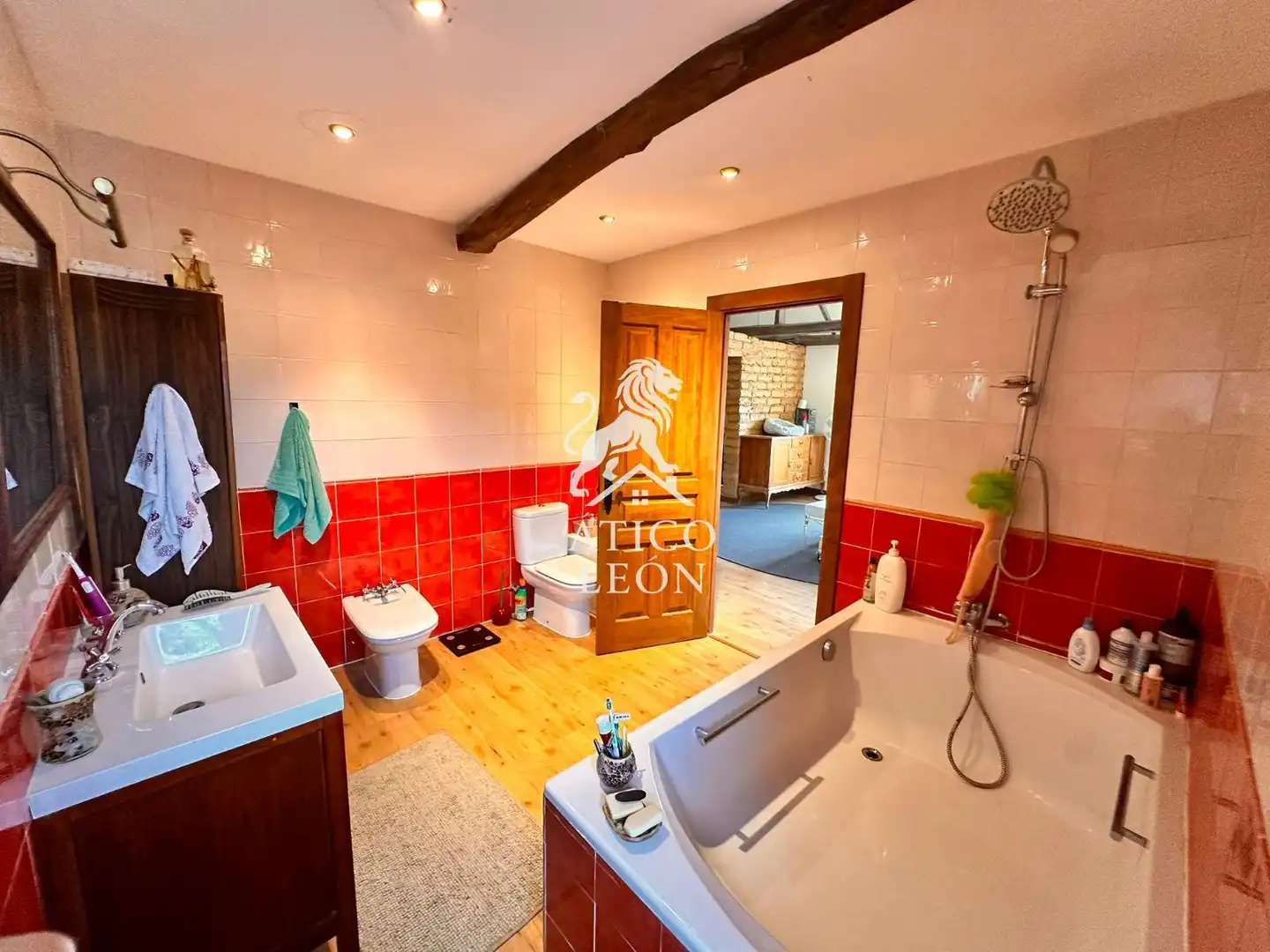 Bathroom of Houses for sale in Valdefresno  with Heating, Private garden and Storage room