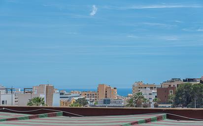 Vista exterior de Pis en venda en Roquetas de Mar amb Aire condicionat i Terrassa