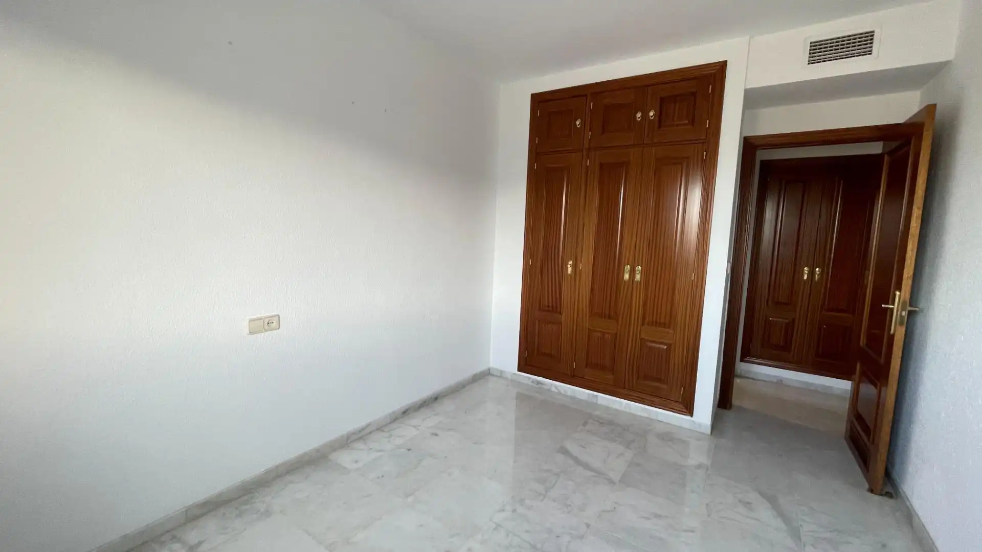 Schlafzimmer von Wohnung zur Miete in Córdoba mit Klimaanlage, Heizung und Gemeinschaftspool